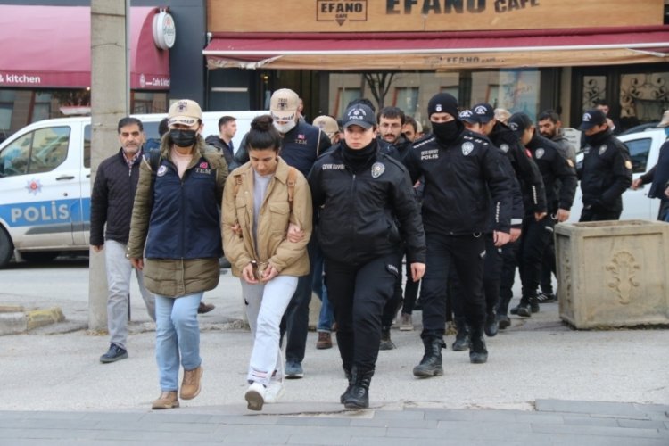 Eskişehir'de ter&ouml;r propagandası zanlıları adliyeye sevk edildi