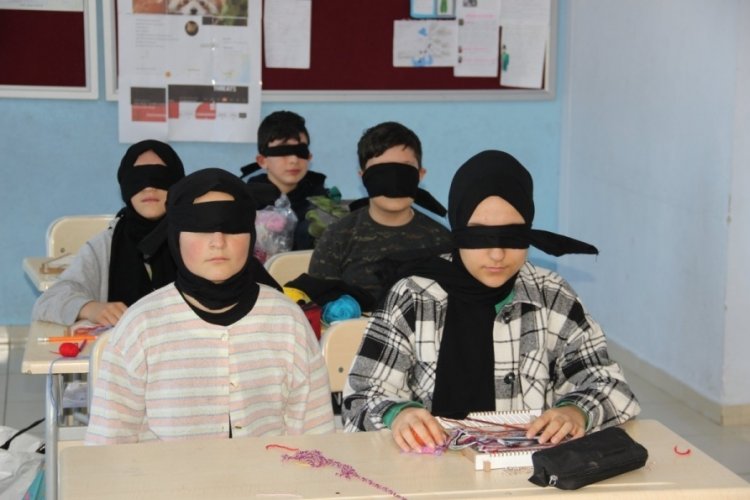 Sivas'ta &ouml;ğrenciler 1 saatliğine engelli oldu