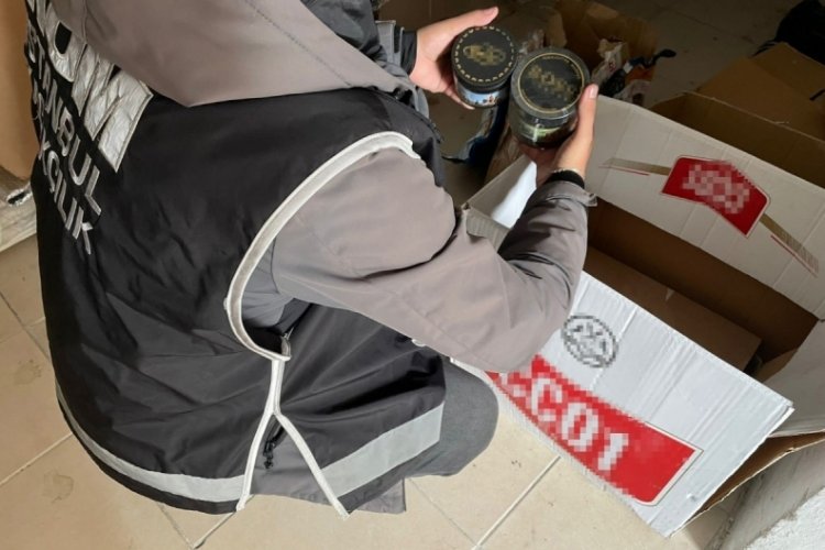 İstanbul'da piyasa değeri 300 bin lira olan sigara ele ge&ccedil;irildi