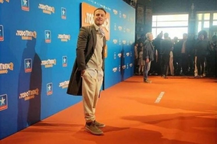 Kerem B&uuml;rsin'in pantolonunun fiyatı dudak u&ccedil;uklattı