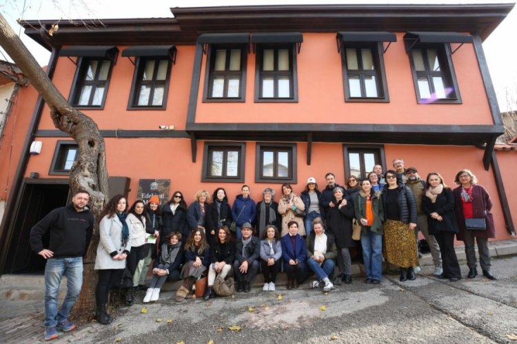 Bursa'da 1984 oyununa b&uuml;y&uuml;k &ouml;vg&uuml;