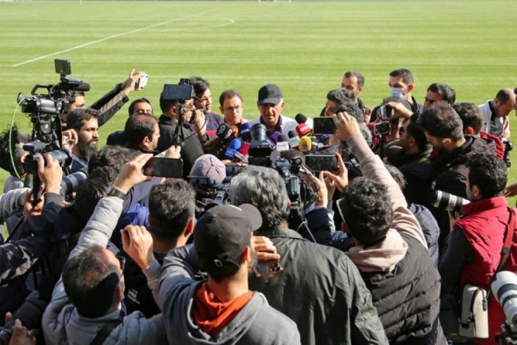 ABD - İran ma&ccedil;ı &ouml;ncesi basın toplantısında gerginlik yaşandı