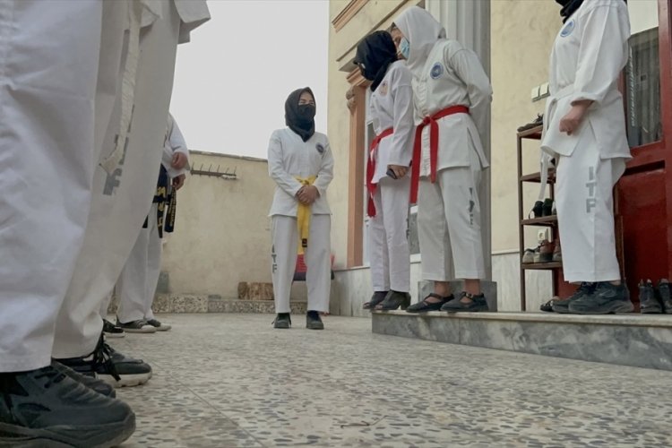 Afganistan'da kadınlar gizli gizi tekvando &ouml;ğreniyor