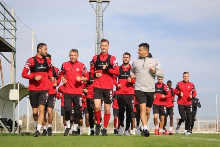 Sivasspor, Antalya'da &ccedil;alışmalarına devam ediyor