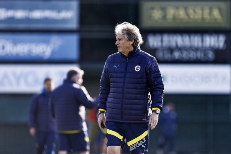 Fenerbah&ccedil;e, antrenmanlarını s&uuml;rd&uuml;rd&uuml;