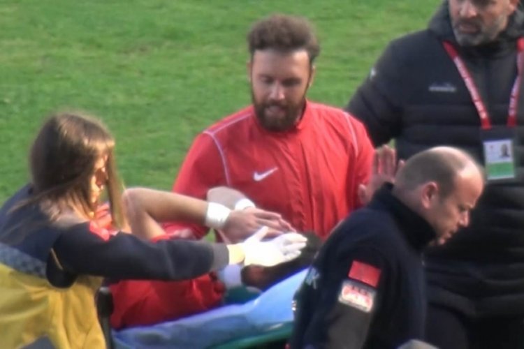 Futbolcunun dili boğazına ka&ccedil;tı