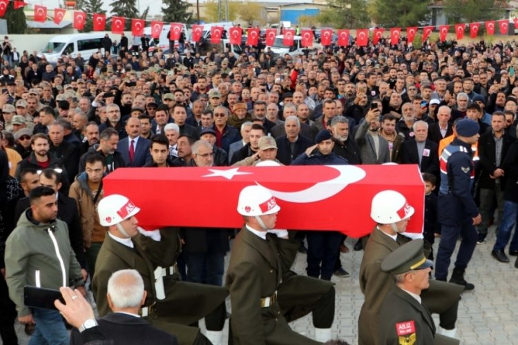 Şehit Teğmen &Ouml;zt&uuml;rkmen memleketi Gaziantep'te toprağa verildi