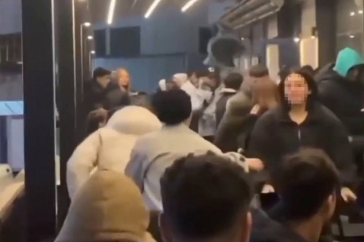 İstanbul'da husumetli gen&ccedil;ler arasında kavga: Sandalyeler havada u&ccedil;uştu