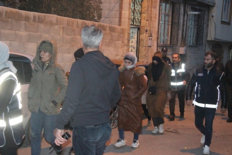 Kilis'te ka&ccedil;ak g&ouml;&ccedil;men operasyon: 2 g&ouml;zaltı