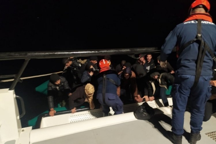 İzmir'de Yunanistan'ın &ouml;l&uuml;me ittiği 167 g&ouml;&ccedil;men kurtarıldı