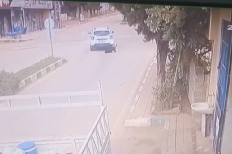 Adana'da s&uuml;r&uuml;c&uuml; k&ouml;peğin &uuml;zerinden ge&ccedil;ti