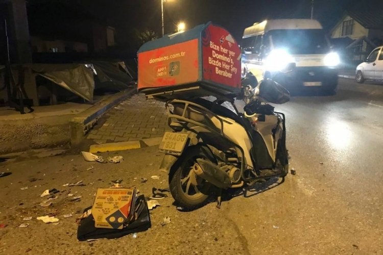 Sakarya'da servis minib&uuml;s&uuml; ile motosiklet &ccedil;arpıştı: 1 ağır yaralı