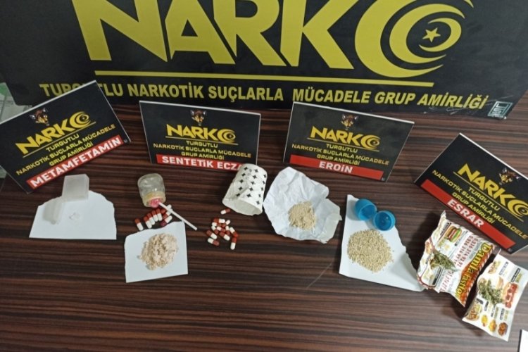 Manisa Turgutlu'da zehir tacirinin evine baskın