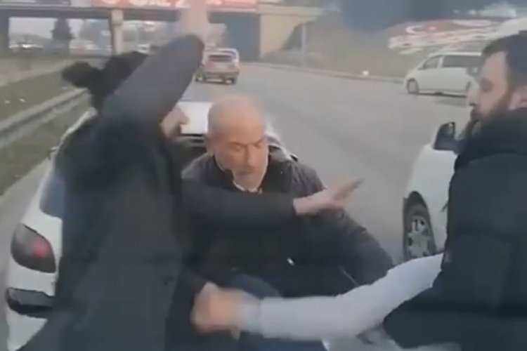 Bursa'da yol verme tartışmasında tekmeler, yumruklar konuştu