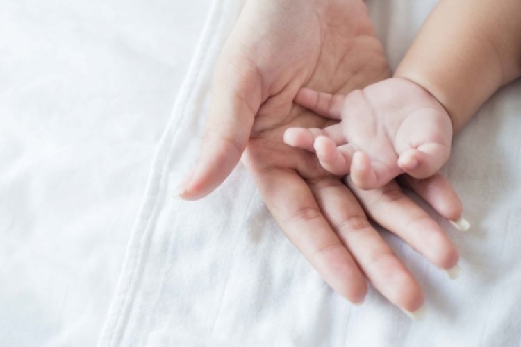 Kızına DNA testi yaptırdı: Hem annesi hem de amcası &ccedil;ıktı!
