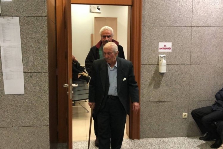 İstanbul'da kiracısının kapısını baltayla kıran ev sahibi hakim karşısında