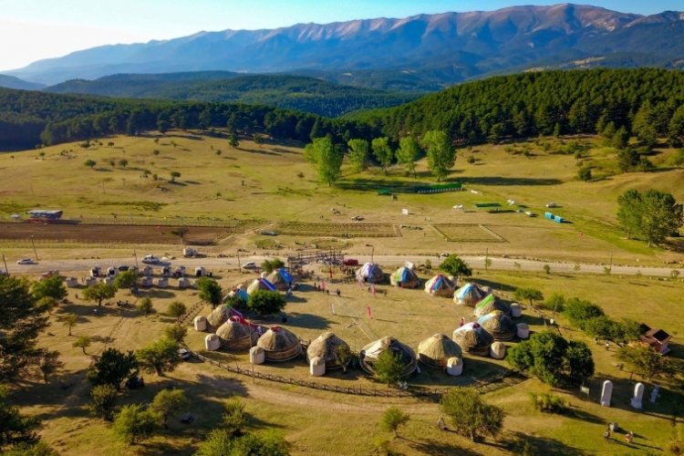 T&uuml;rk d&uuml;nyasını Bursa'da yansıtan &ouml;d&uuml;ll&uuml; fotoğraflar