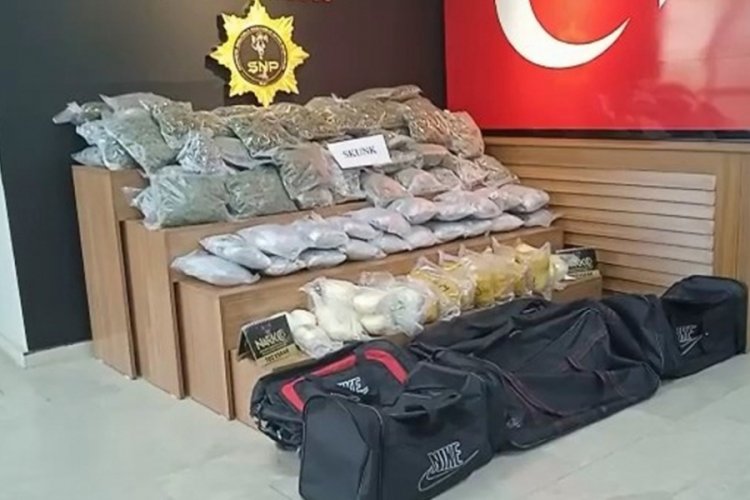 &Uuml;niversiteye ait ara&ccedil;tan 74 kilo uyuşturucu bulundu