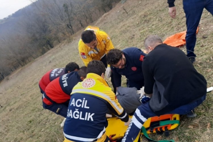 Bilecik'te yolcu midib&uuml;s&uuml; şarampole devrildi: &Ccedil;ok sayıda yaralı var