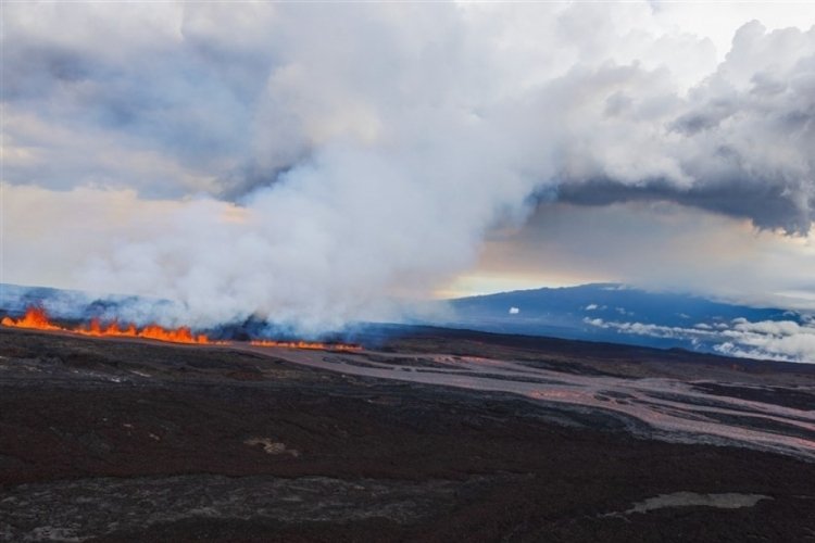 Mauna Loa Yanardağı havadan g&ouml;r&uuml;nt&uuml;lendi