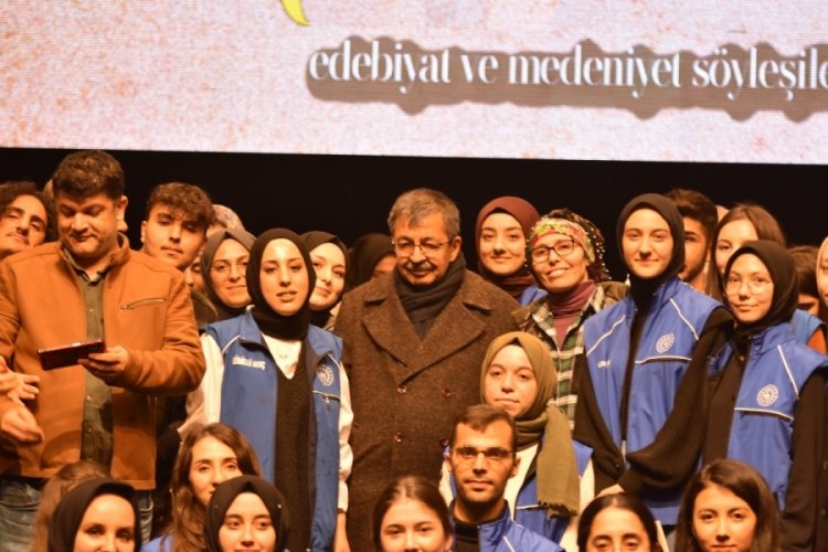 Hayati İnan&ccedil; Balıkesir'de gen&ccedil;lerle bir araya geldi