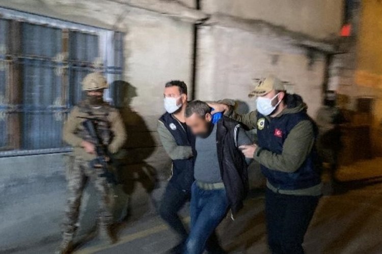 Mersin'de ter&ouml;r operasyonu: 2 g&ouml;zaltı