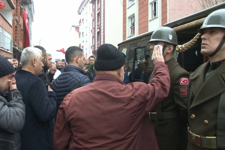 Şehit Halil İbrahim Yiğit'in naaşı baba ocağına getirildi: Askerin g&ouml;zyaşlarını şehit yakınları sildi
