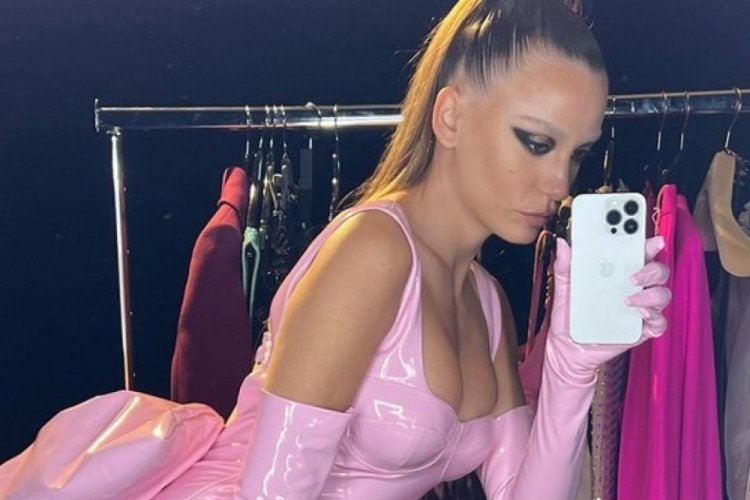 Serenay Sarıkaya, şampanya patlattı