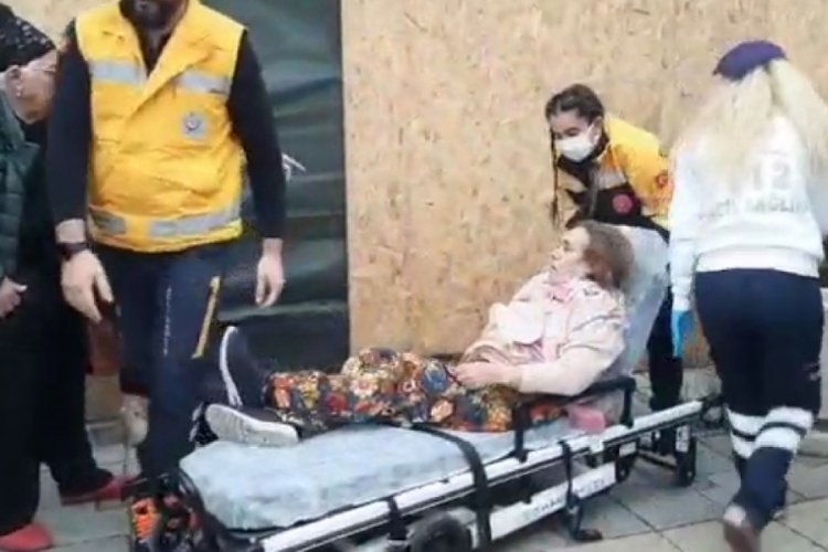 Bursa'da sağlık&ccedil;ıların fenalaşan hastaya m&uuml;dahalesine vatandaştan 'muska' &ouml;nerisi