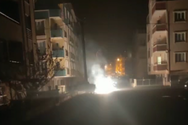 Bursa'da kablolar kısa devre yaptı! Patlamalar yaşanıyor...
