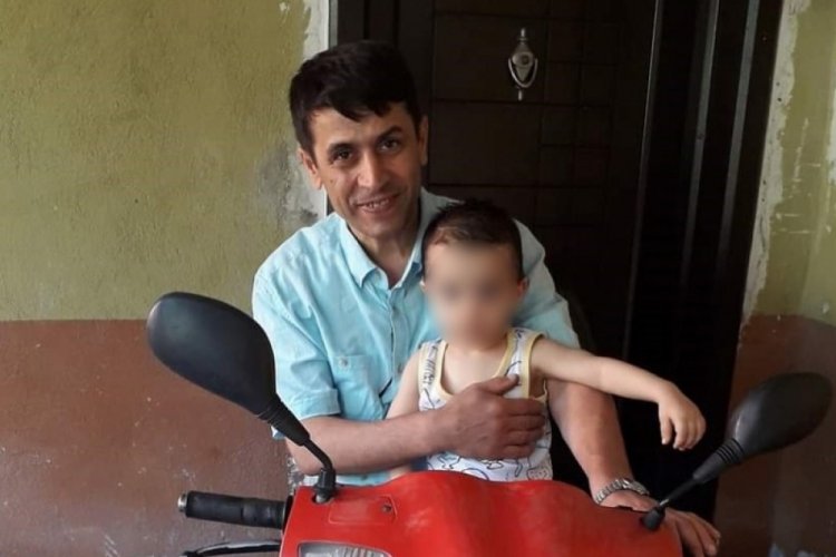 Karab&uuml;k'te bir şahıs ş&ouml;kmeye &ccedil;alıştığı &ccedil;elik kapının altında kalarak hayatını kaybetti
