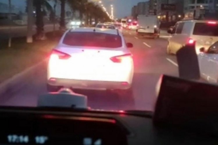 Mardin'de duyarsız s&uuml;r&uuml;c&uuml;, ambulansa yol vermedi
