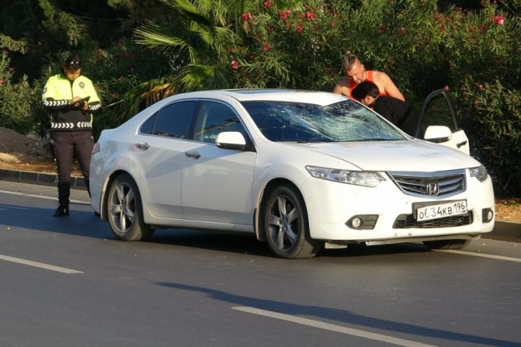 Mersin'de otomobil yayaya &ccedil;arptı