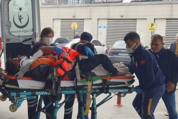 Bursa'da inşaatta &ccedil;alışan 18 yaşındaki gen&ccedil; &ccedil;atıdan d&uuml;şt&uuml;
