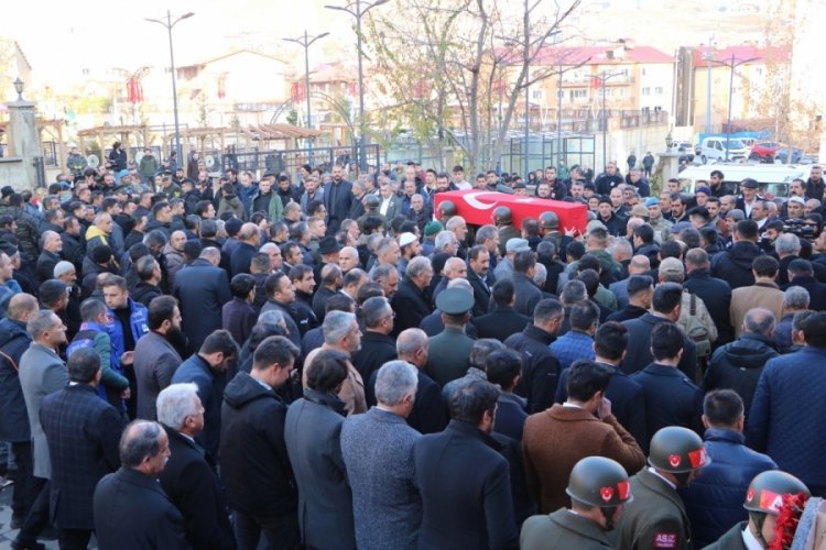 Şehit Top&ccedil;u Uzman &Ccedil;avuş Korkmaz, Hakkari'de toprağa verildi