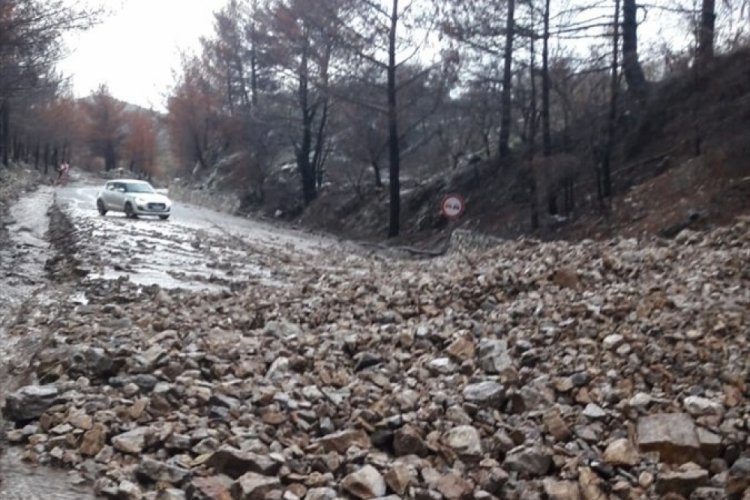 Muğla'da sağanak yağış hayatı fel&ccedil; etti