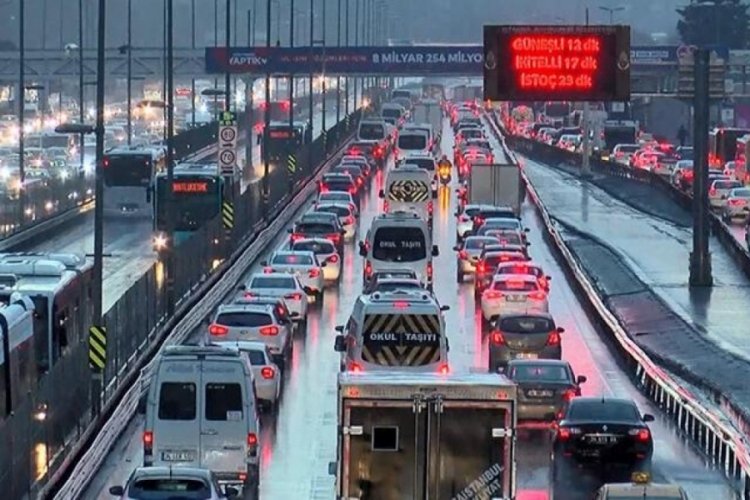 İstanbul'da trafik yoğunluğu y&uuml;zde 81'i g&ouml;rd&uuml;