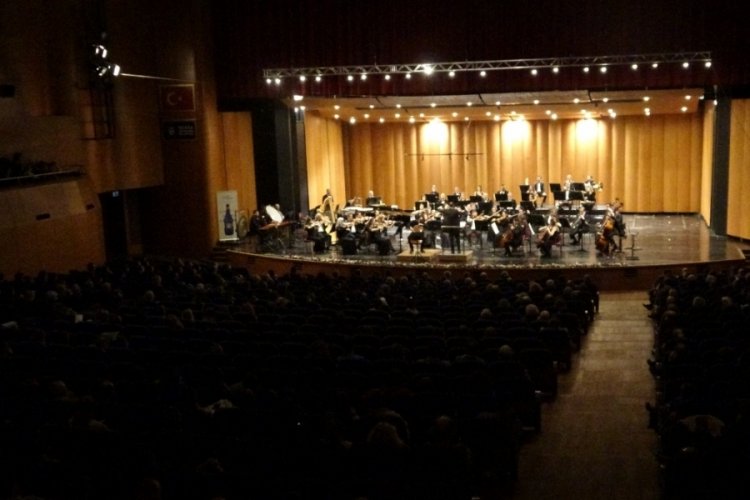 Bursa'da T&uuml;rkiye-Fransa Dostluk Konseri sanatseverlerle buluşturdu