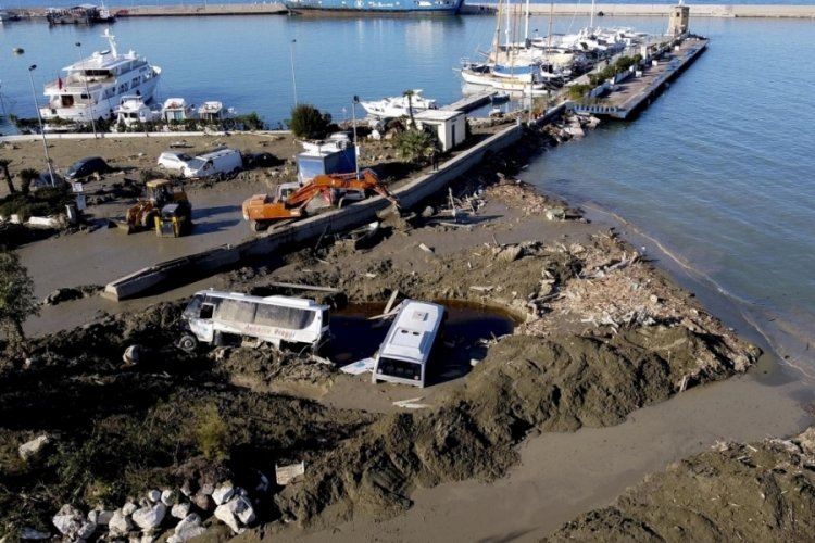 İtalya'nın Ischia Adası'ndaki toprak kaymasında can kaybı 11'e y&uuml;kseldi
