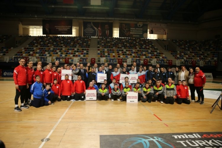 Down Sendromlular Futsal T&uuml;rkiye Kupası'nda Bursalı sporculardan &uuml;&ccedil;&uuml;nc&uuml;l&uuml;k