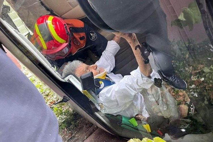 İstanbul'da bina boşluğuna d&uuml;şen otomobilin s&uuml;r&uuml;c&uuml;s&uuml; yaralandı