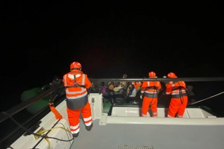 İzmir a&ccedil;ıklarında 69 g&ouml;&ccedil;men yakalandı
