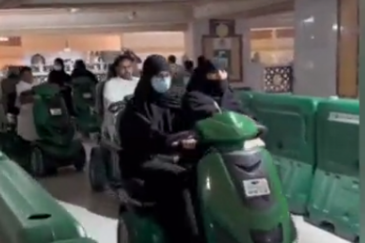 Suudi Arabistan'dan tartışma yaratan görüntüler: Elektrikli araçlarla Sa'y