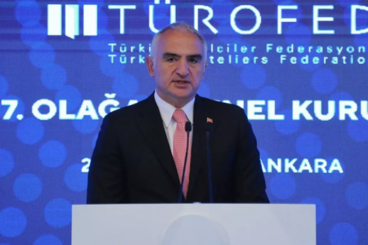 Bakan Ersoy: Yapımlarımız ABD'den sonra en &ccedil;ok izlenenler konumunda