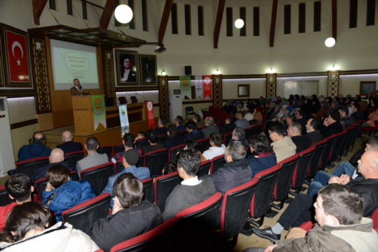 Bursa'da 'Gen&ccedil;liğin Geleceği ve Aile' konulu seminer d&uuml;zenlendi