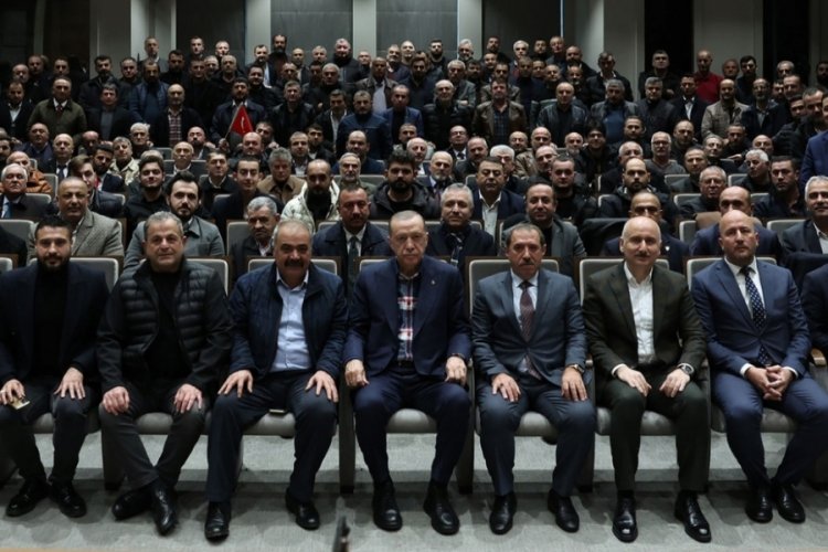 Cumhurbaşkanı Erdoğan İstanbul'da minib&uuml;s&ccedil;&uuml;lerle g&ouml;r&uuml;şt&uuml;