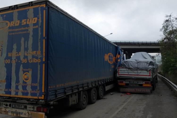 Samsun'da tırlar birbirine girdi