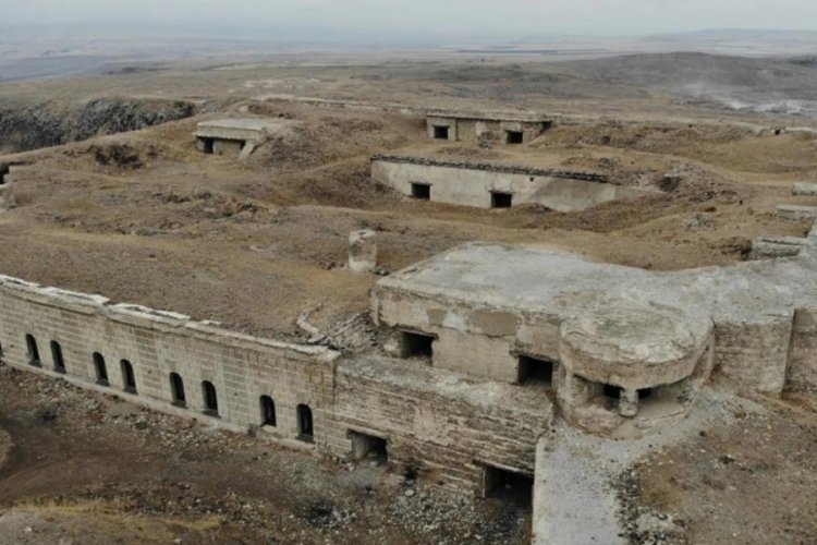 Kars'ta acı tablo: 272 yıllık Tabya her ge&ccedil;en g&uuml;n biraz daha yıkılıyor