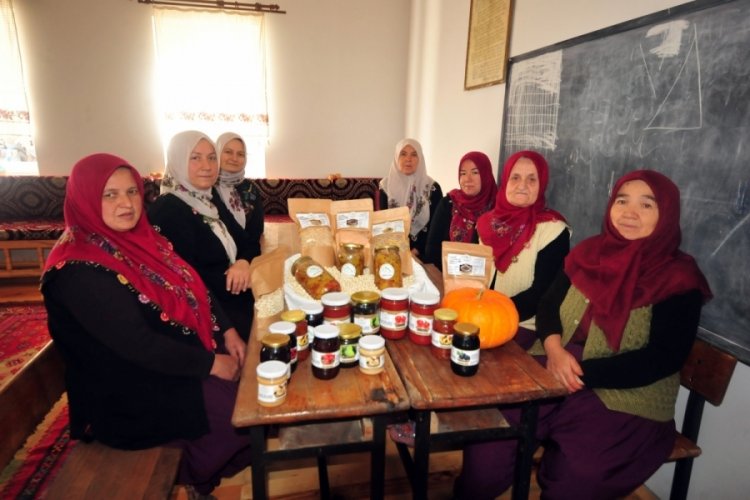 Bursa'da Atat&uuml;rk'&uuml;n kurduğu okulda iş kadını oldular