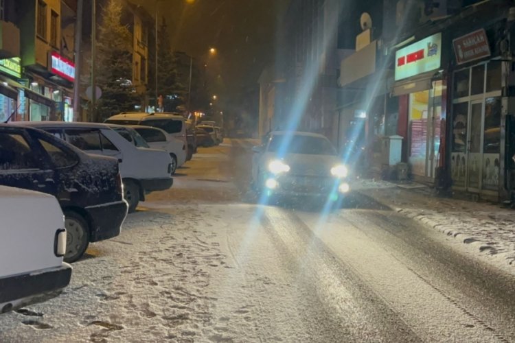Kars'ta kar yağışı etkisini artırdı